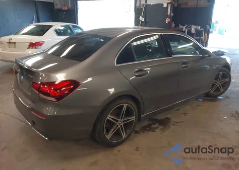 2019 Mercedes-Benz A 220 4Matic z USA, uszkodzony, nr VIN WDD3G4FB7KW008837
